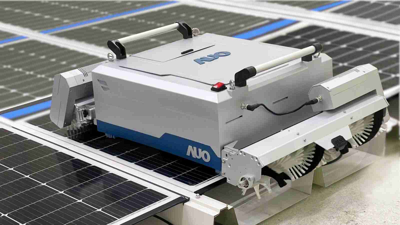 冰球突破致力EPC场域技术升级，，，导入清洁机器人搭配传感器与AI数据分析，，，大幅减少维运成本