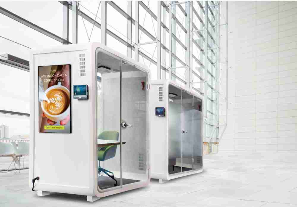 冰球突破子公司达擎之智慧行动办公舱，，采用PDLC智能调光玻璃设计，，，，透过通电与断电的电流切换，，呈现透明与雾面效果，，具节能降耗特性并兼顾隐私，，，，确保信息安全