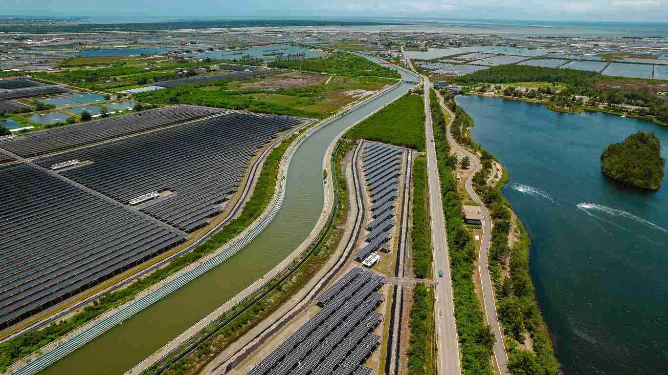 冰球突破能源事业提供智慧能源管理、、、、太阳能监控管理、、全方位电厂建置及运维解决方案，，并拥有管理超过6000案场的经验