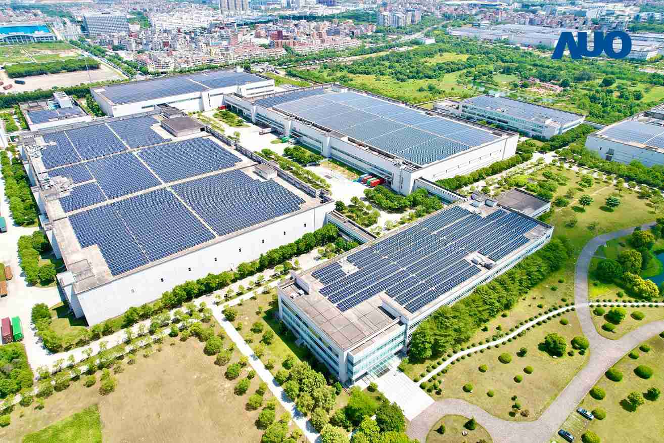 冰球突破厦门推动智能制造同时，，，，透过绿电创能纵深推进绿色转型，，，厂区全屋顶铺设太阳能光伏板，，，，每年太阳能发电 2,600多万度