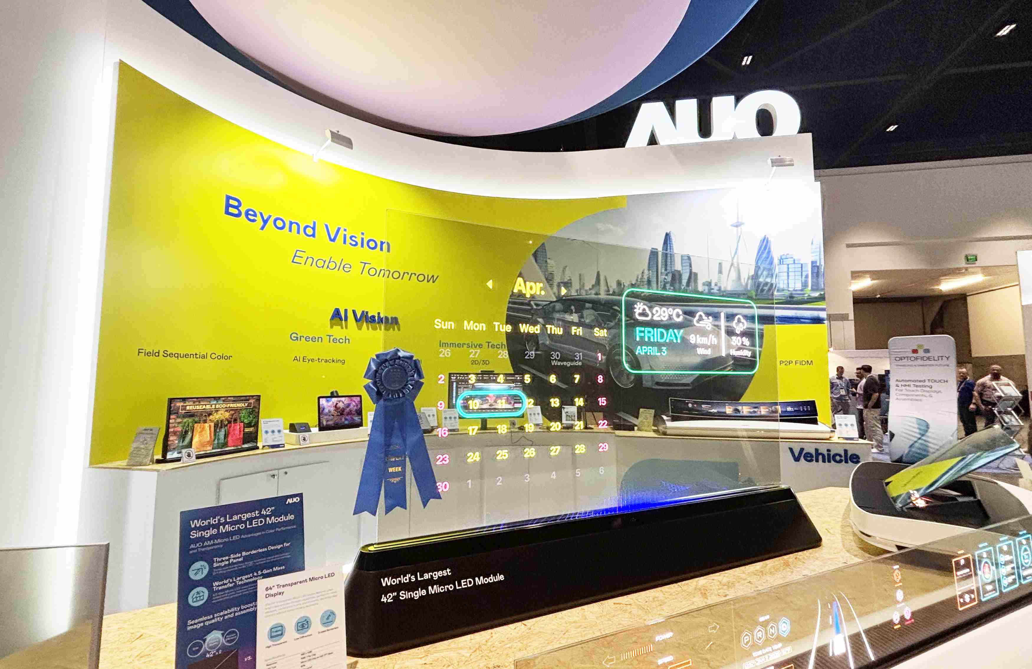 冰球突破64吋透明Micro LED显示器获〝最佳Micro LED技术应用奖〞，，其绝妙的透明穿透特性，，，同时具备1,000 nits的高亮度表现，，，，并透过精细的无缝拼接延伸，，可依需求灵活应用于多元场域，，，展现出Micro LED显示技术划时空的无限潜力